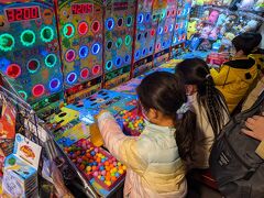8歳子連れ台北年越し2022-23【5】寧夏夜市は子供向けゲーム屋台もあるよ