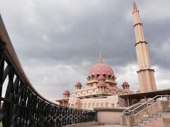 【マレーシア】クアラルンプール郊外のピンクモスク