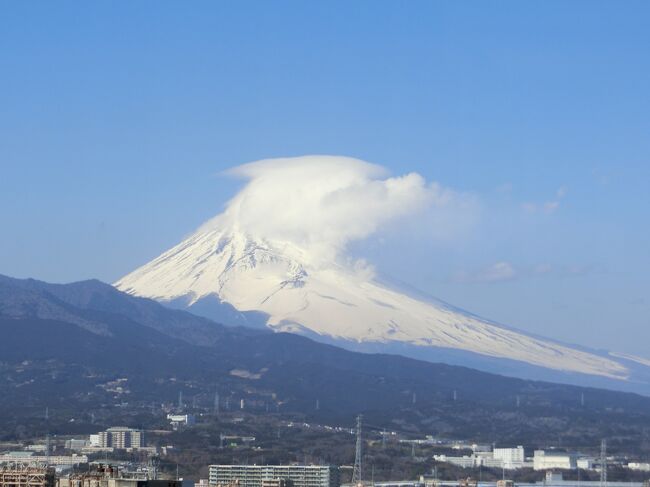 いいお天気に恵まれた18日（土）、朝、家内と母を迎えに行き3人で三島に向かいました。<br />三嶋大社に行ってお参りしてから三島東急ホテルでランチ。<br />お天気が良く、綺麗な富士山を眺めながらのランチを戴きました。