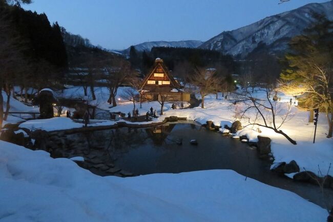 クラブツーリズムのツアーで、白川郷の荻町集落に隣接する合掌造り民家園のライトアップを見学してきました。<br />１日目は、朝９時に新宿を発つ「あずさ９号」で松本に向かい。そこから観光バスで白川郷に向かい、３時すぎに白川郷に到着となりました。<br />ライトアップが始まるまで、荻町合掌集落を見学してから、合掌造り民家園のライトアップが始まる５時半から１時間程度ライトアップを見学して、高山市内のホテルに向かい、８時前にホテルに到着した後、夕食をいただきました。<br />ツアー２日目は、午前中自由行動のため、高山市内を歩いて観光してから、午後１時にバスでホテルをスタートして、松本に向かい、松本４時半発の「あずさ46号」で帰路につき、８時過ぎに帰宅となりました。<br /><br />