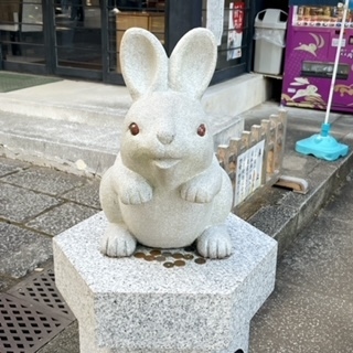 京都の２日めはうさぎのモチーフがいっぱいの岡崎神社からお参りをスタートしました♪