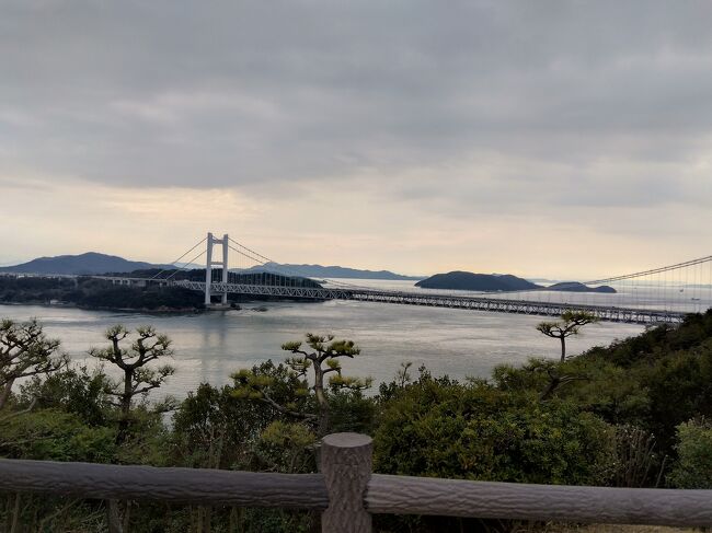 　倉敷と児島地区を訪れた後は瀬戸大橋を眺めながら、王子岳に登ったり、鷲羽山展望台で瀬戸大橋と瀬戸内海を眺めたり‥地産地消の盛んな岡山。ランチもディナーもとても美味しく、満足♪