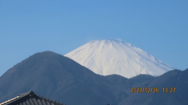 2月26日、午後0時20分発のロマンスカーに乗り一路箱根湯本へ向かいました。　二年半ぶりの箱根温泉旅行です。途中、秦野、松田、小田原付近より富士山が見られました。松田付近では河津桜が満開の松田山ミカン園も見られました。午後1時48分に箱根湯本に到着しました。<br /><br /><br />*写真は松田付近から見られた富士山