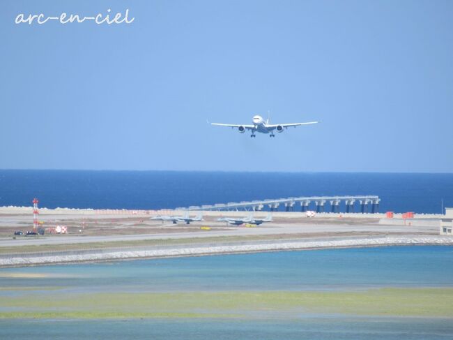 【交通手段】JAL<br />【宿泊先】琉球温泉瀬長島ホテル／按司デラックスツイン【エアポートビュー】(35.5平米）<br />　　　　　<br />【行程】<br />2月16日（木）那覇空港→琉球温泉瀬長島ホテル<br />2月17日（金）琉球温泉瀬長島ホテル<br />2月18日（土）琉球温泉瀬長島ホテル→那覇空港→伊丹空港<br /><br />1月にシティビュー、今回の旅の前半はオーシャンビュー、ならば最後はエアポートビューで締めよう！ということで、瀬長島ホテルに宿泊してきました。<br /><br />以前、暴れナメクジさまに「沖縄にも温泉がある」と教えていただいていたのですが、なかなか訪れる機会がなく、数年越しにようやく訪れることができました。<br /><br />温泉に入りながらのエアポートビュー、とっても楽しみです♪