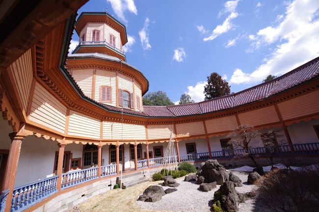 最近旅行に行けておらず、なんとか3月末までに旅行割のキャンペーン中にどこか行きたいと思っていたところ、2024年2月末まで1年延長可能となったANAとは違い、あまり使い道のないJALのeJALポイントを消費するためという消極的な理由ではありましたが、山形県に行ってきました。<br />天気があまり良くなく、訪問場所も少なかったのですが、市内からも山々の眺望が楽しめ、残雪の様子が東北に来たということを感じられました。また2泊分4000円のクーポンも利用でき満足です。