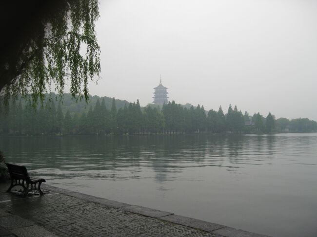2014年4月 中国旅行<br />２日目、蘇州から杭州へバスで移動し、西湖を散策。<br />３日目　西湖十景のうち、雷峰夕照と南屏晩鐘を訪ねました。