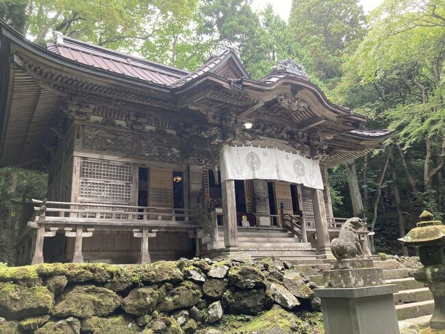 (1)5泊6日の青森旅行 八甲田ホテル編 の続編。<br /><br />八甲田ホテルから、東北にパワースポットと言われている(らしい)十和田神社へ車で。<br /><br />経路は、八甲田ホテル~睡蓮沼~グダリ沼~奥入瀬渓流~十和田神社~十和田湖~白ヶ倉大橋~八甲田ホテル<br /><br />とにかく運転時間が長かったが、沼や奥入瀬渓流の美しさ、十和田神社の神秘的な雰囲気、白ヶ倉大橋からの夕焼けの美しさ、どれをとっても最高だった。