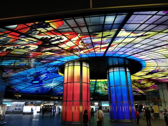 【台湾】美麗島駅の世界最大のステンドグラスアート「光之穹頂」