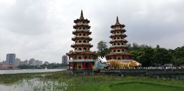 【台湾】蓮池潭風景区　龍虎塔