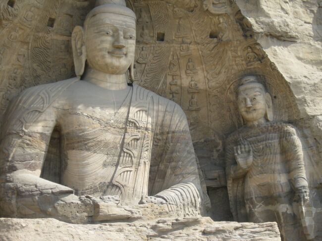 雲崗石窟寺院を訪ねる