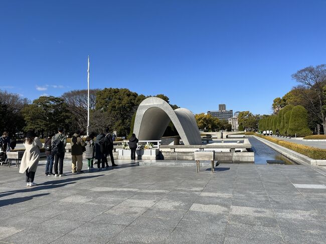 羽田から岩国へ飛び、駅前で一泊。<br />翌日は宮島を観光し、広島市内へ移動します。