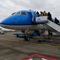 スキポール空港で乗り継ぎです。