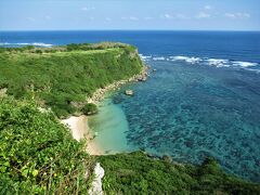 東南植物楽園の次は「海中茶屋」のもずく麺の "ソーキそば" でランチして絶景の「果報バンタ」に向かいました