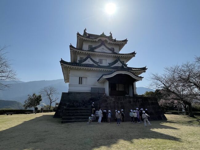 今回は宇和島城です<br />四国はアンパンマン列車に遭遇することもあって今回の特急宇和海はアンパンマン列車でした<br />宇和島城は伊達家縁のお城でもあります<br />https://youtu.be/K-1iCkVOIMU