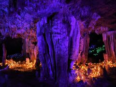 LEDライトで彩色された独特の雰囲気を醸し出す石垣島鍾乳洞