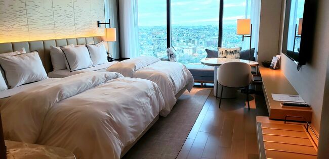 2022年6月13日にみなとみらいにオープンした「ウェスティンホテル横浜」のクラブルームに宿泊してきました。<br />夕食は近くの「天ぷら ふく西 禅と匠」とクラブラウンジ、朝食はホテルのビュッフェにて。
