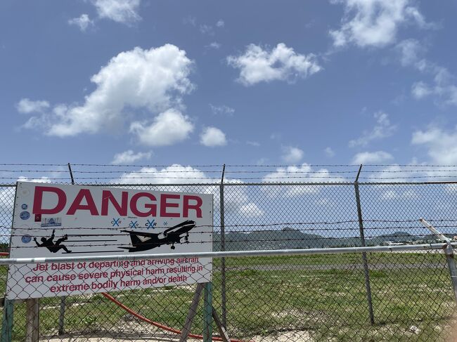 飛行機好きの聖地、セントマーチン島。<br />初めての訪問は、KLMのジャンボが飛んでいた2014年5月。<br />9年ぶりに戻ってきました。<br /><br />2014年の旅行記<br />https://4travel.jp/travelogue/10886664<br />ジェット風で飛べるか実験しました、あほですね。<br />https://4travel.jp/travelogue/10870213<br /><br />★UA特典旅行<br />26,300 マイル＋空港税等14,990円<br />コパエアラインズ<br />リマ-パナマシティ-セントマーチン往復<br /><br />★宿<br />Airbnbからアパート予約<br /><br />★島の移動（ダッチサイド）<br />バス1回１USドル～