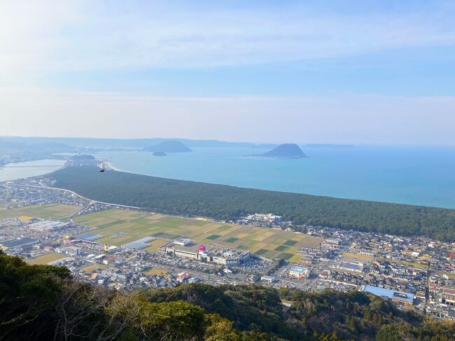 旅行支援がお得なうちに行こうと、先々週に続きまたまた息子お気に入りの福岡２泊のゆる旅に申し込みました。<br /><br />前回は中日に福岡県内の比較的近場を観光したので、今回の中日には佐賀に行こうかなとレンタカーを手配しました。<br /><br />子供達と３人部屋ならダブルのがいいので、前回よりまた少し安くなり往復航空券プラスホテル２泊で１７，８００円にクーポン３千円付。<br /><br />息子が大好きなじぃじにも一緒に来てほしいと言い出したのでばぁばも誘って結局５人旅となりました。