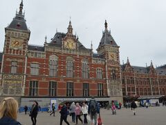 アムステルダムは中央駅が街の要