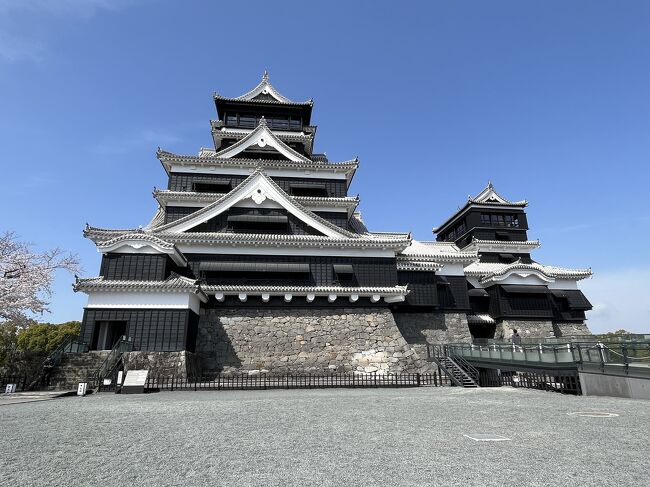 今日は、どう過ごそうかな。<br />昨日、慌ただしかったから、<br />今日は熊本城でゆっくりしよう!<br /><br />ホテルからは、幸い徒歩圏内。<br />荷物を預けて、身軽になって熊本城へ。<br />熊本城の姿は、痛々しく、<br />心に突き刺さりました。<br /><br />市電に乗って、熊本駅でお昼を食べて、<br />今日はおやつも食べられました。<br /><br />早めに空港へ着いて、<br />空港でもゆっくりできたけど、<br />飛行機が遅れたから、ゆっくりが長過ぎ 笑笑<br /><br />駆け足の島原&熊本でしたが、<br />大満足の旅でした♪