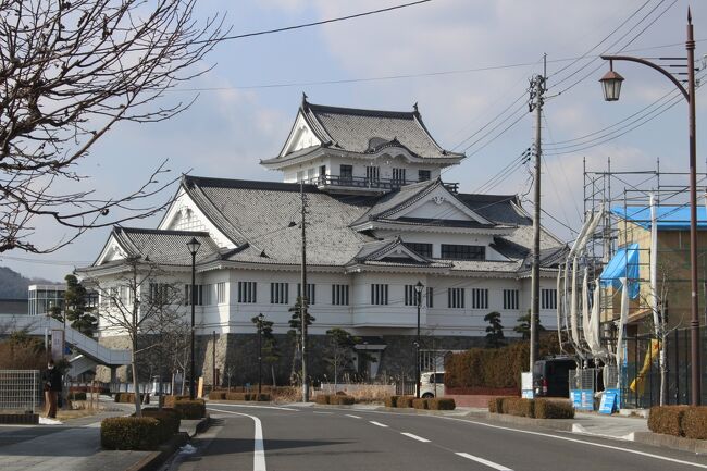 今回JAL機に乗って、宮城県へ行ってきました。<br />全体日程は 2月18日(土) 7:25 伊丹 - 8:40 仙台空港<br /> 仙台ワシントンホテル(泊)<br /> 2月19日(日)18:45 仙台 - 20:20 伊丹空港 です。<br />今年1月に入った頃、旅を計画してみたのですが・・<br />JALサイトで申し込む際~旅行支援キャンペーンからアクセスしないと対象外になるという、ちょっとしたアクシデントがありました。<br />結果少しの損で何とかクリアできたものの、気を揉んだ出来事でして・・<br />まぁ気を取り直しマンホールカードGETも兼ねて、久々の仙台グルメなど満喫しましょうか・・