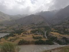 【タジギスタン】ワハーン回廊・パミール高原の拠点の街ホーログへ