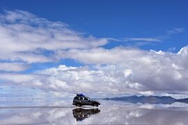 2018年ペルー・ボリビア旅行記　第34回　ウユニ塩湖探訪その3　晴天のウユニ塩湖。青い空と白銀の鏡