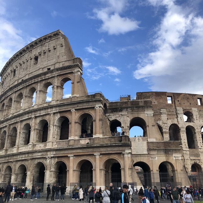 待ちに待ったヨーロッパ旅行<br />家族の希望を入れて、ツアコンをしてきました。<br /><br />フォートラベルさんの旅行記にお世話になったので、私も拙いながら、書いてみました。<br />(皆さんの凄さを実感しています)<br /><br />まずは、ローマ2泊です。<br /><br />ローマ1日目をレポートします。