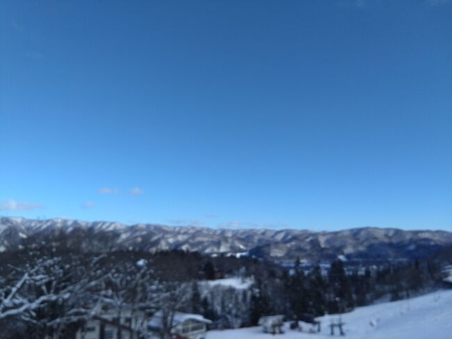 1月に続き2月は八方尾根にスキースノボ。<br />今回は私達家族、私の両親、弟家族の4組です。<br />一日目は曇り空。<br />二日目は晴天！<br />①からの続きです♪