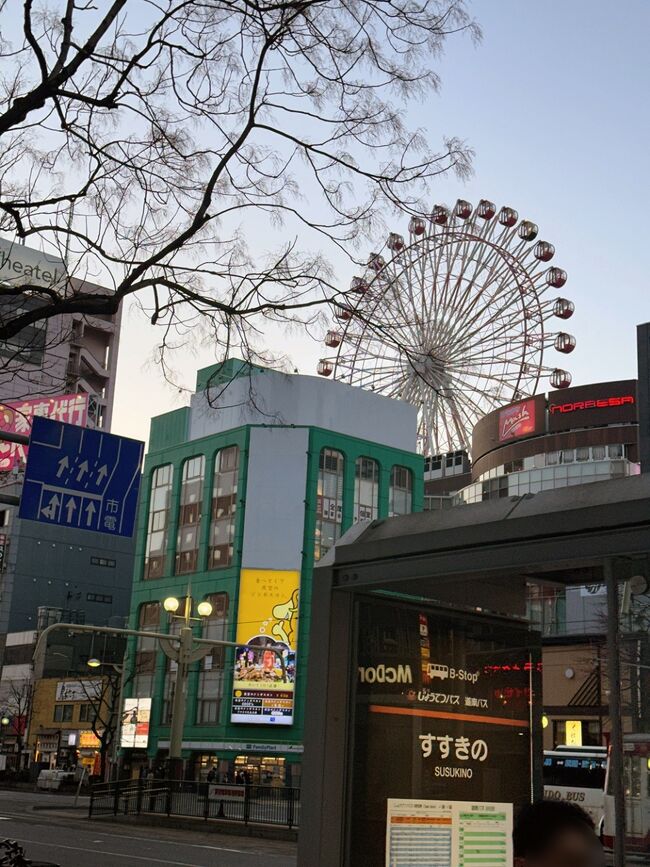 札幌旅2日目は代表的なビュースポットを2箇所観光。ご当地コンビニの名物やジンギスカンの名店、すすきのの海鮮居酒屋、〆のラーメンとグルメも一切妥協なしで遊び尽くしました。