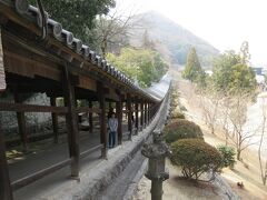 吉備津神社の長く美しい廻廊