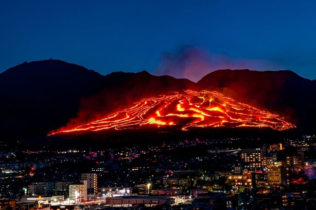 　毎年4月1日から開催される別府温泉祭りの一環として行われるのが扇山火まつりです。<br />　大平山（810メートル）は扇の形をしてることから扇山と呼ばれています。<br />　扇山火まつりは、大平山の山肌を約2時間かけて焼き尽くす壮大な火祭りです。この火祭りを記録するため、カメラ3台を準備して、インターバル撮影で臨みます。