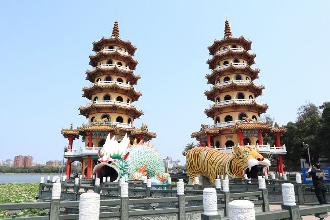 やっと出国しました。<br />コロナ禍後の海外旅行は台湾へ行こうとオットと決めていました。<br />オットは出張で台北に数回行っていますが、私は初台湾。<br />この際縦断しちゃいましょうと計画しました。<br /><br />②は高雄に宿泊し、ベルトラの台南、高雄観光を予約したので1日観光です。<br /><br />長い旅行記になってしまいましたが、宜しければお付き合い下さい。<br /><br />①出国から台中へ<br />②台南、高雄観光<br />③台北、ドタバタ九份観光<br />④台北、たっぷり国立故宮博物院へ