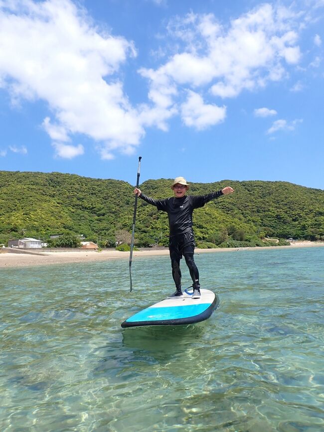 ピーチの格安航空券が取れたので、まだ訪れた事が無かった奄美大島へ行きました<br /><br />名古屋から地下鉄→近鉄→南海と乗り継ぎ14年ぶりの関西国際空港<br /><br />空港でレンタカーを借りて初日が名瀬、二日目が瀬戸内町、三日目が宇検村と宿泊<br /><br />あまり綿密には計画せず、大雑把に行きたい所とセグウェイ・SUPの予約を決めて出発<br /><br />飛行機に乗っている際に寒冷前線を通過し、小雨の奄美は二日目から快晴のいい天気<br />とっても楽しめました