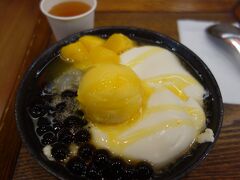 大阪で台湾を食べる。そう，デザートは芒果豆花。台湾甜商店でいただきました。