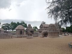【インド】世界遺産マハーバリプラムの建造物群のひとつ　一枚の花崗岩から掘り出されて出来たファイブラタ