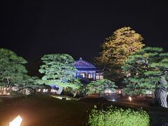 【2023年　香川】１　娘が桜が見たいというので香川へ行ってみたのだが　栗林公園で夜桜と和船と