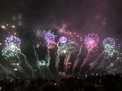 今年は、柏崎花火大会。夜空に舞う花火、迫力満点！①