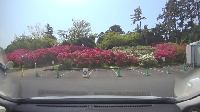 “小室山公園”には、2018年に一回だけですが、ツツジを見に来たことがありました。<br />そして今回は、新聞にそのツツジが咲いていることが載っていたので、見に来ました。<br />このブログは、その往路で、カーナビを使ってドライブレコーダーで撮った画像が主です。<br /><br />★伊東市役所のHPです。<br />http://itospa.com/<br /><br />★伊東観光協会のHPです。<br />http://itospa.com/<br /><br /><br />