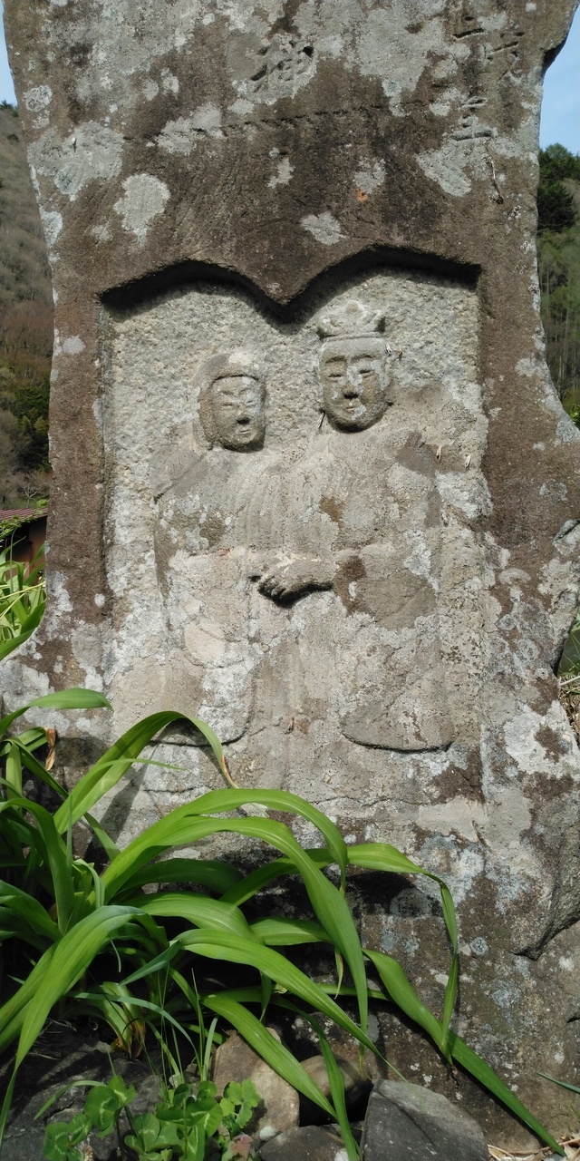 木曽の石仏、道祖神をめぐるツアーに参加。<br />集落の入り口に立ち、微笑みと固い絆で邪悪なものを村中にいれない道祖神。ほのぼのした姿に癒された。