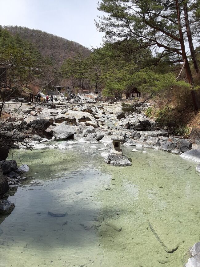 ずっと行きたかった草津温泉と、四万温泉に行きました。<br /><br />草津の湯畑、一度見てみたい。<br /><br />四万温泉のあの赤い橋見てみたい。<br /><br />ようやく、叶いました。