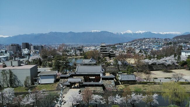 4月3日から3泊4日で長野県内の桜の名所めぐり！長野県は広く場所によって気候も違い毎年桜の開花時期も大きく異なりますが、今年は暖かく一気に開花して色々な桜の名所が楽しめました！ホテルは移動無しで長野駅のホテルJALシテイ長野に3泊滞在しました！<br /><br />当初は同じ日程で京都をめぐる予定でしたが、予想以上に桜が早く咲き、テレビであまりの人の多さを見て3月31日に急きょ長野に変更しました！長野県の桜の満開は予想が意外に難しく今年10カ所以上の桜満開の名所に訪問できてよかったですね！<br /><br />桜、桜、桜の旅でしたが、綺麗な桜に、花見をしてる人々の幸せな風景に癒されました！<br /><br />旅行記は1日目編、2日目編、3、４日目編の3本で！