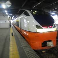 JR秋田駅から、特急列車(つがる1号）で弘前に入る。