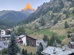 スイス 4 ツェルマット①　朝焼けマッターホルン