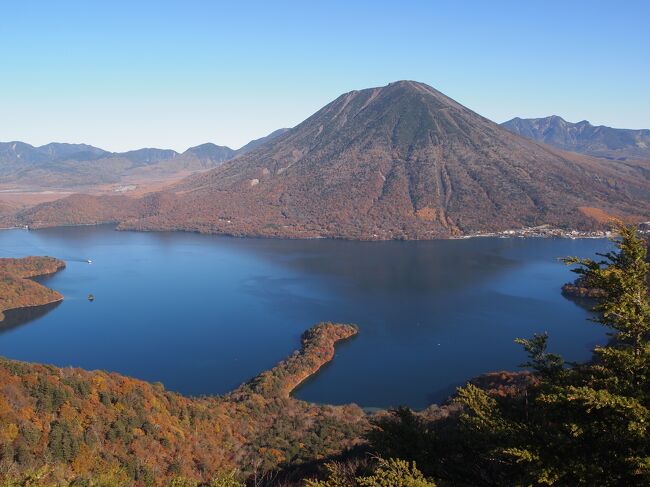 日光中禅寺湖に八丁出島という細長い岬があります。<br />紅葉の時期、この岬を山の上から見下ろす構図の写真をよく見かけます。<br />一体どこにあるんだろう、一度行ってみたいというわけで、ツレと一緒に出かけてきました。<br /><br />日光で初めて訪れる場所に行ってみようという日帰り旅、最後はお洒落な洋館で洋食のディナー。