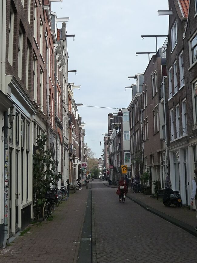 コロナ禍後の初めての海外旅行は、チューリップのキューケンホフを狙って4月下旬のベストシーズンに。その後にベルギー・ブリュッセルも付けて。アムステルダム・ブラッセルは2度め。移動は再びタリス！　<br />アムステルダム3日目はこれといった大きな目的もなく、街歩きをしよう！的な日。<br />北教会マーケットとカナルクルーズは入れようかといった感じです。