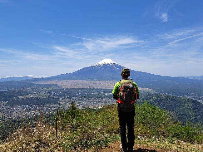 忍野村鳥居地峠より高座山経由で杓子山に登って来ました&#128507;登り始めて30分であらわれた絶景&#128507;往復25千歩を感じない山行きになりました&#128507;<br />