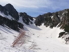 残雪の千畳敷カール経由で木曽駒ヶ岳山頂へ