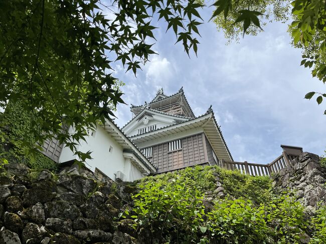 連休を利用して福井に行ってきました。<br />日本100名城と続日本100名城の4つのお城を中心にめぐりました。