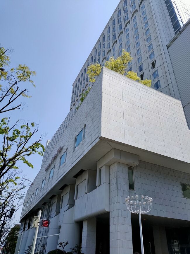最後のホテルはシェラトン都ホテル大阪。<br />比較的お手頃価格でラウンジも充実。<br />だからか平日なのに賑わってました。<br /><br />